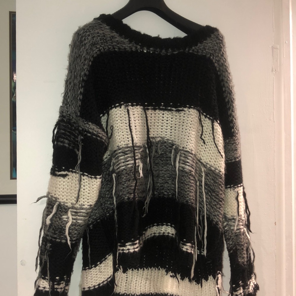 Cliche fringe sweater